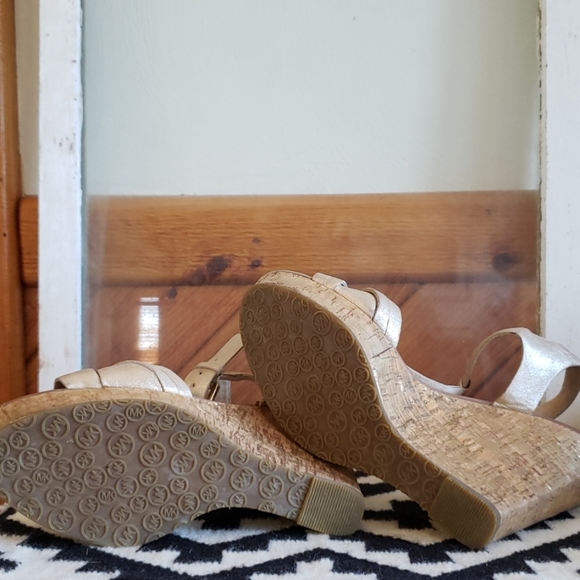 MK Gold T-Strap Wedge Sandal - Picture 7 of 7